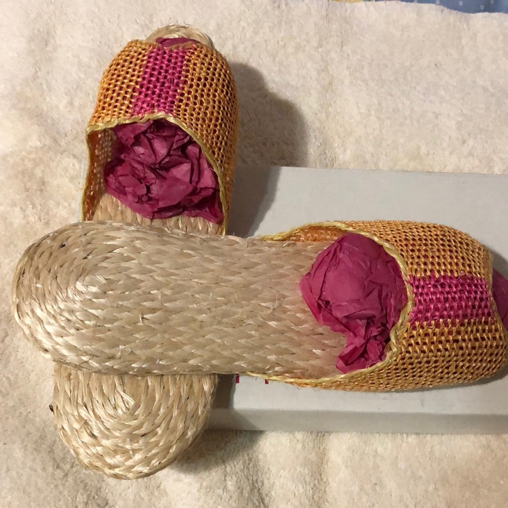 Woven Rattan Slippers. - Picture 3 of 4